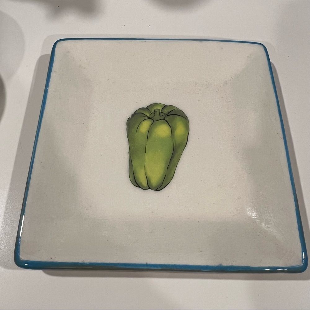 Williams-Sonoma Appetizer Tapas plate with a pea design one bell pepper Italy